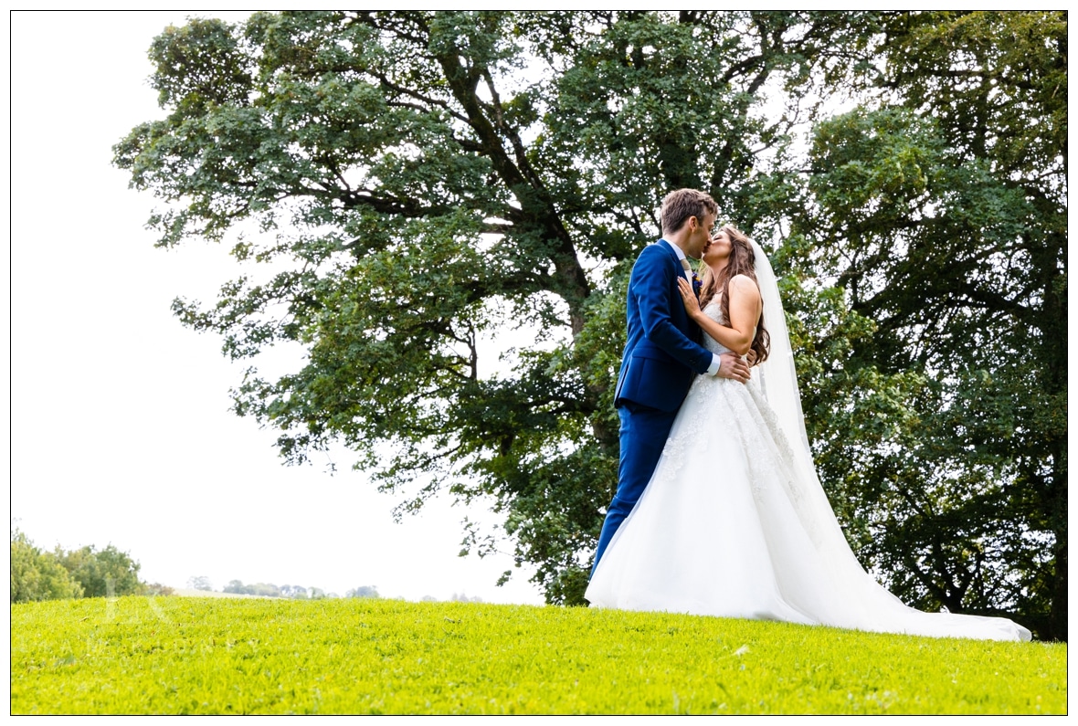 Read more about the article Fiona and Liam’s Claregalway Hotel Wedding